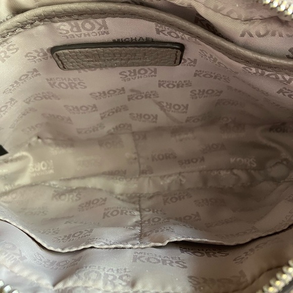 Michael Kors mini grommets Lg EW crossbody - Picture 9 of 9